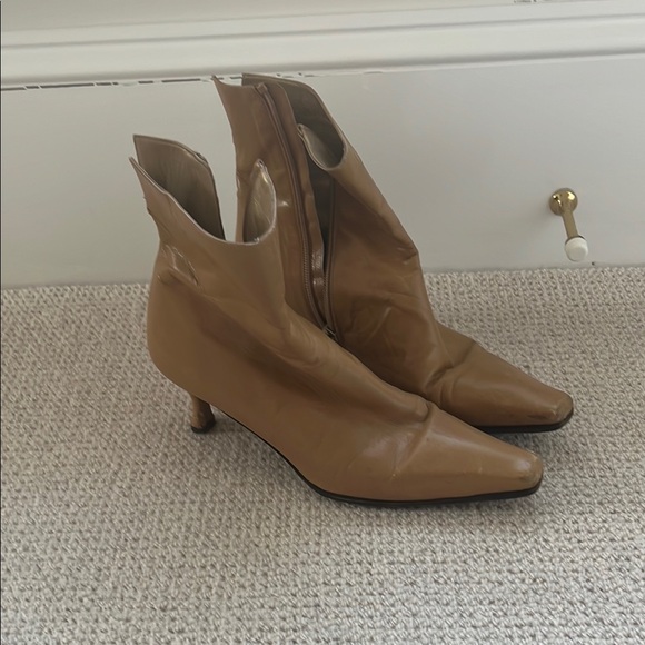 VTG Y2K Stuart Weitzman Pointed-Toe Kitten Heel Ankle Boots Tan Leather size 8 - Picture 1 of 5